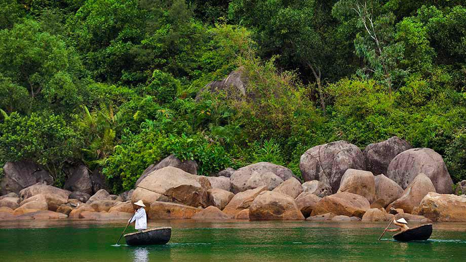 attractions-boat-ride.jpg