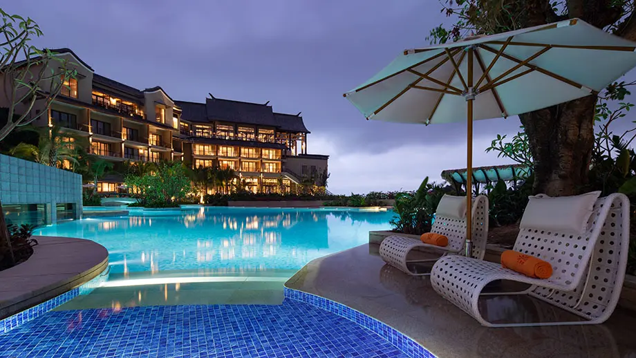 ANCNZH_Facilities_SwimmingPool_03_920x518.jpg