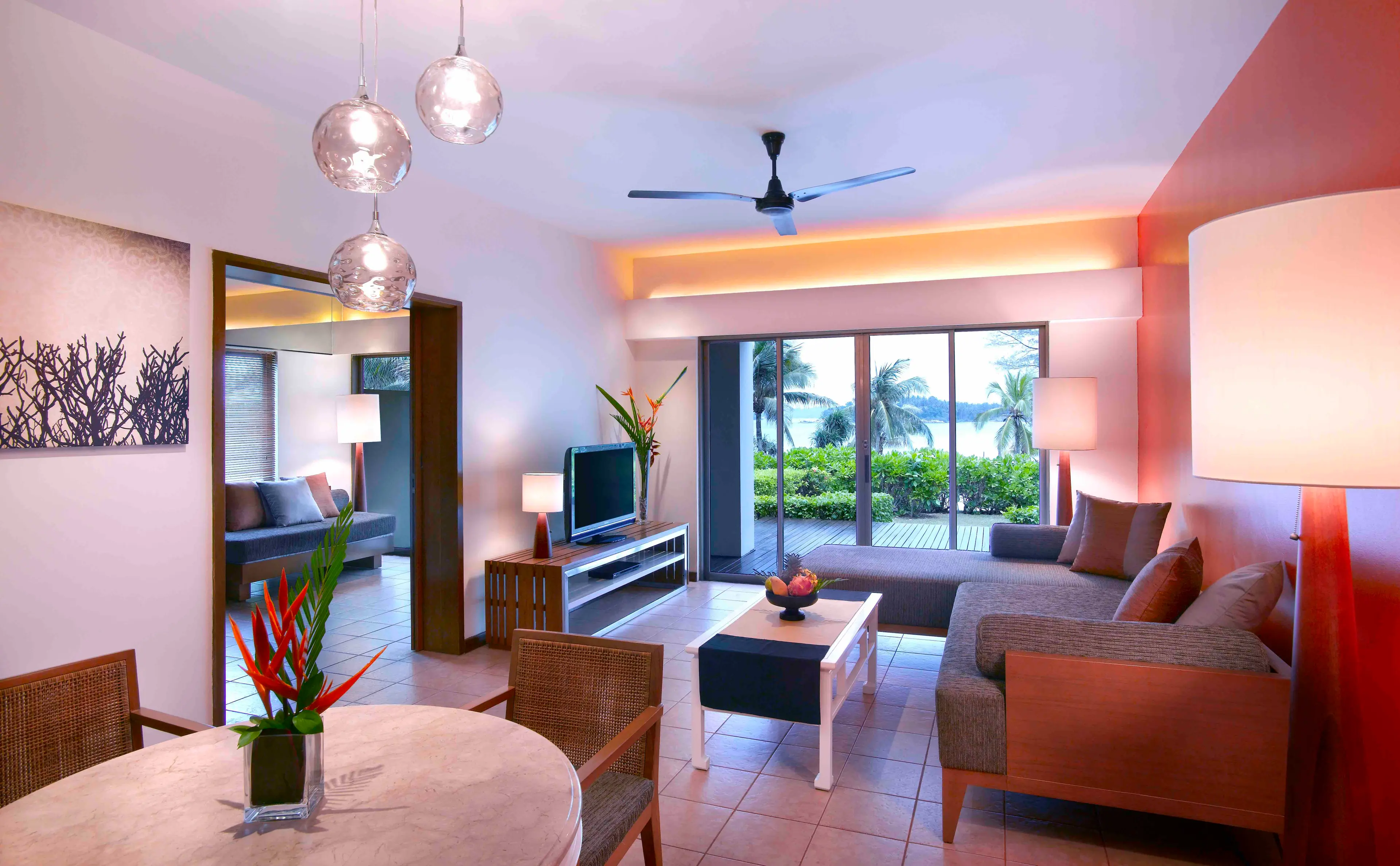 islandfamilysuite_livingarea.jpg